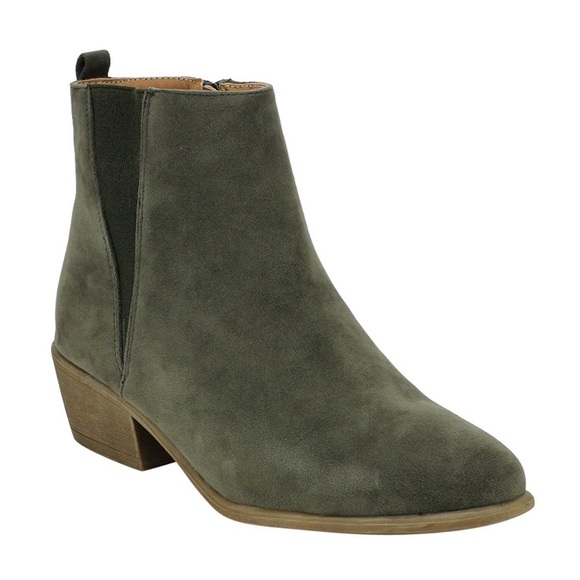 Shoes - 💋Host Pick💋Chelsea Olive Zipper Ankle Booties